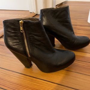 Chinese Laundry Black Leather Bootie 7